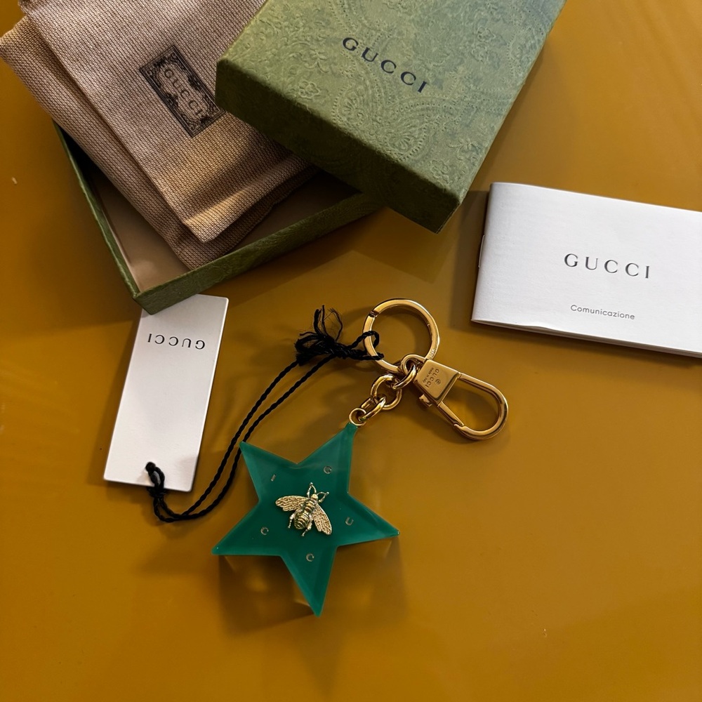 ⭐️🐝 GUCCI Star Bag Charm Keychain with Gold Bee | Green Plexiglass Gold Hardware - Picture 17 of 17